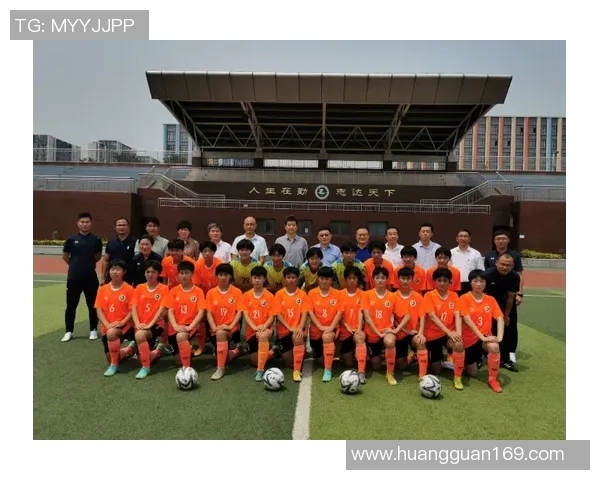 聚焦当代足球运动员成长路径与竞技精神的多维度深度解析趋势探讨